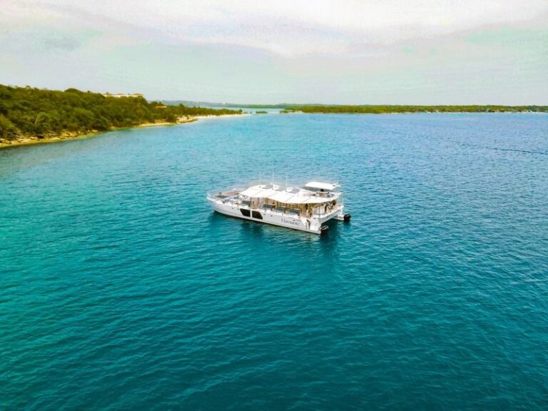 NAVEGABDO EN CATAMARAN