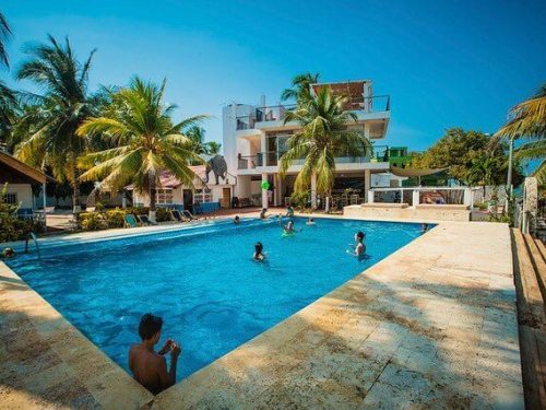 Hotel-Fenix-Beach-Cartagena-Opiniones-Direccion-Telefono-Tarifas-y-Sitios-cerca-hotel-en-cartagena-solaeado