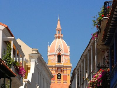 PASEO POR CIUDAD AMURALLADA CITY TOUR EN CHIVA