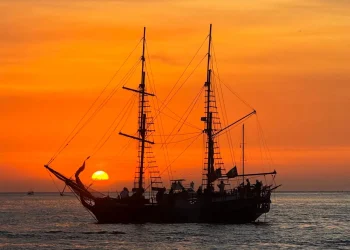 ATARDECER BARCO PIRATA CARTAGENA
