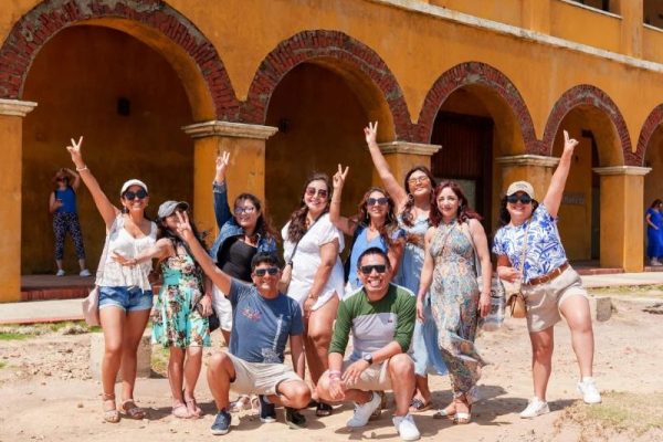 grupo disfrutando city tour por barranquilla
