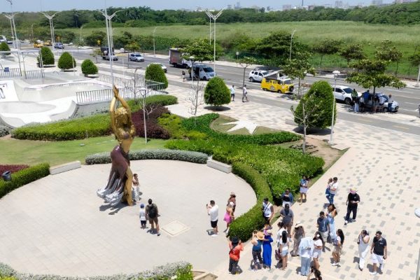 estatua de shakira city tour por barranquilla